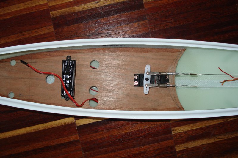 DSC07118.JPG (405.29 KiB) 10890 mal betrachtet ...und das Servo dazu