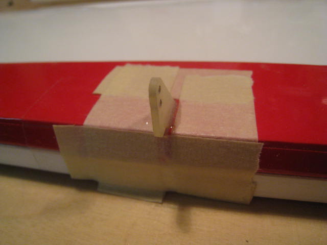 ...und schön gerade einkleben!