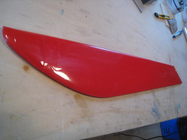 Ferrarirot wie Tragflächenunterseite