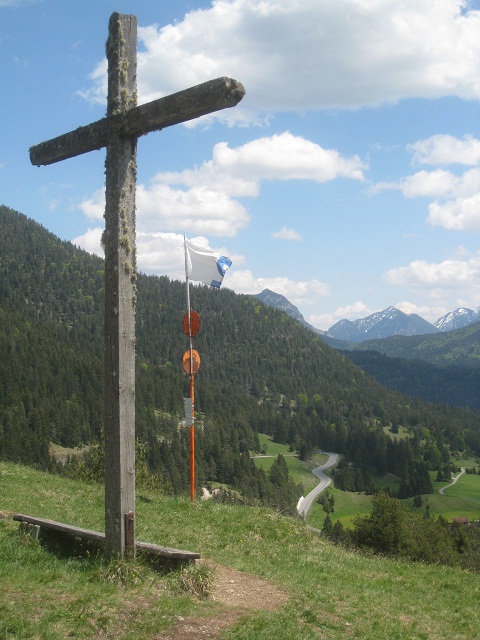 ...aber die Fahne zeigt dahin, wo man das Modell später holen kann: Vorne, unten...