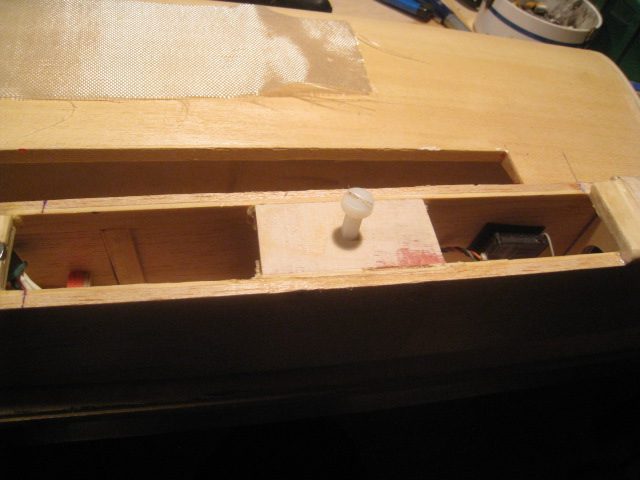 Und nebenbei Landeschäden am Ximango beseitigt. (Flächenbefestigung wieder eingeklebt)