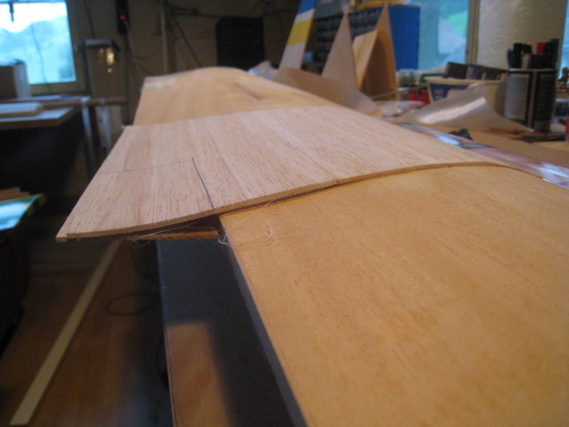 Beplankung an der Bruchstelle, Querruderausschnitt angezeichnet