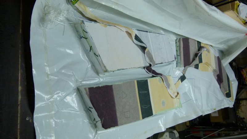 24 sutnden später nach dem öffnen des Sacks<br />Absaugvlies wird auch durch altes Bettzeug erstezt.