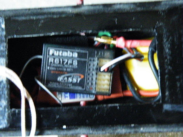 Unter dem Empfänger steckt der Regler