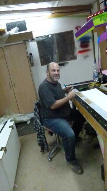 Man beachte sein freundliches Lächeln :mrgreen: