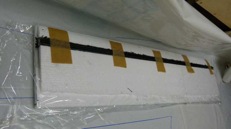 Der erste Holm ist Eingeharzt und fixiert