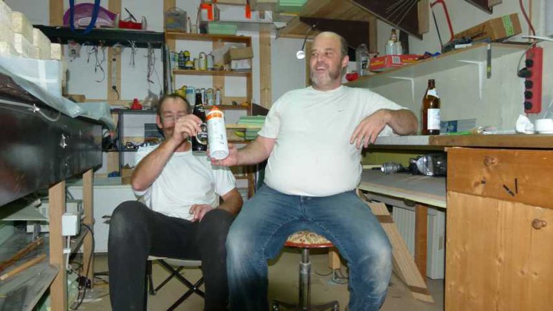 K640_P1010920.JPG (70.6 KiB) 5418 mal betrachtet Der hat keinen Bierbauch das muß der Femacellkosum sein :-)