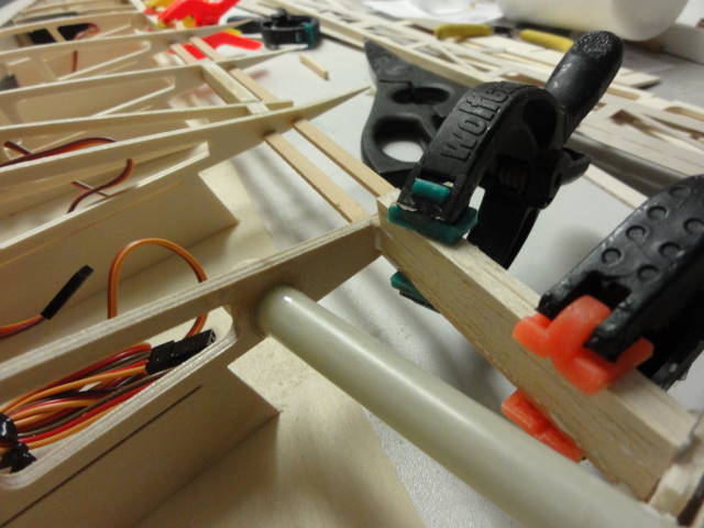 ich mache drie scharniere pro aileron und klappe