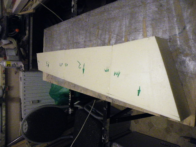 Der schaum ist noch 80mm Dick wird morgen noch auf 40mm geteilt