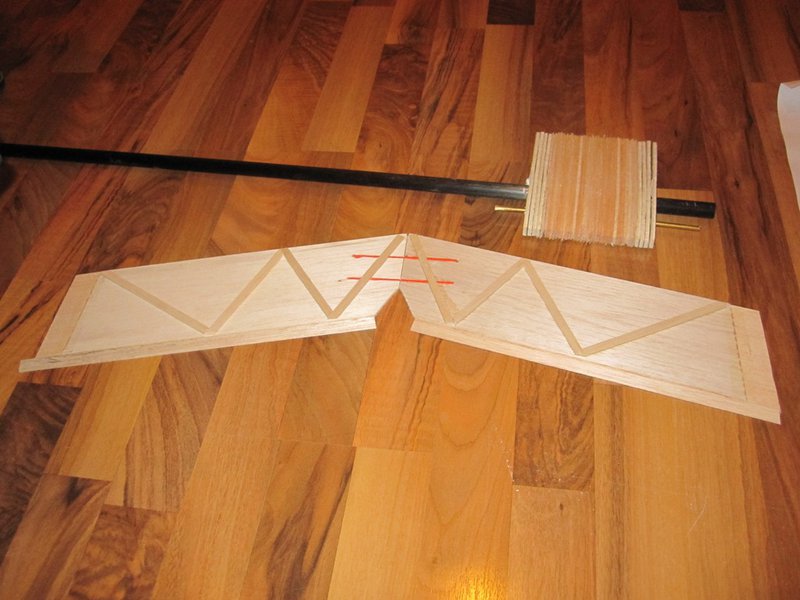 Höhenleitwerk fertig bis aufs Verschleifen und Bespannen