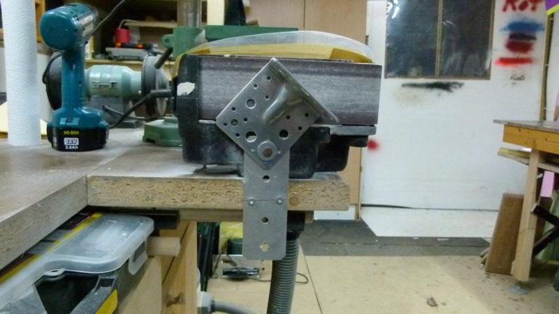 P1010993.JPG (84.26 KiB) 4760 mal betrachtet Das so eine simple lösung so gut funktioniert hätt ich nicht gedacht, Der alte black und Decker Bandschleifer wird immer mehr zum wichtigsten Werksatt helferlein