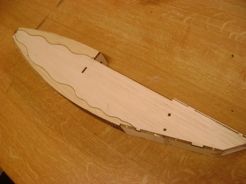 Leider keine Baustfen Bilder weil alles so schnell ging. Jedoch gut zu sehen das der Rumpfrücken  aus Vollbalsa gefertigt ist.