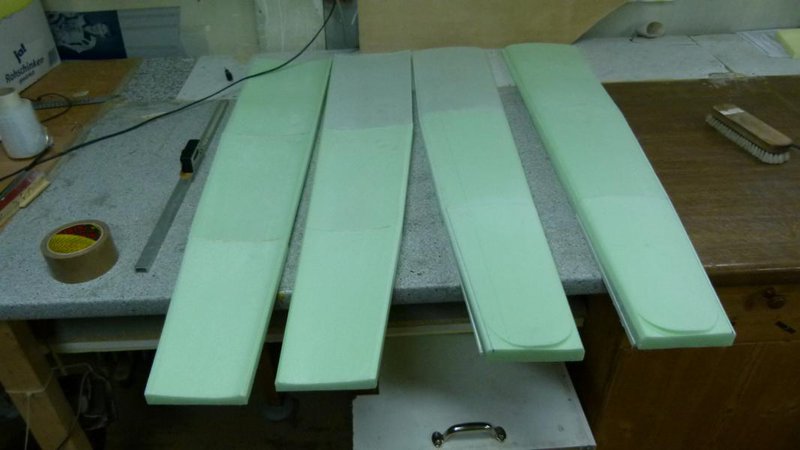 Wer genau hinsieht sieht so en schwarzes Etwasdas wiederlösbar auf einer Aluschine Montiert wurde. Das ist mein ersatz für eien eine elektronische Wasserwage um ab und zu die Bautische und und die Themperbox auf verzug zu prüfen.<br />Die messeineheit ist von einer Elektronischen ewd Waage