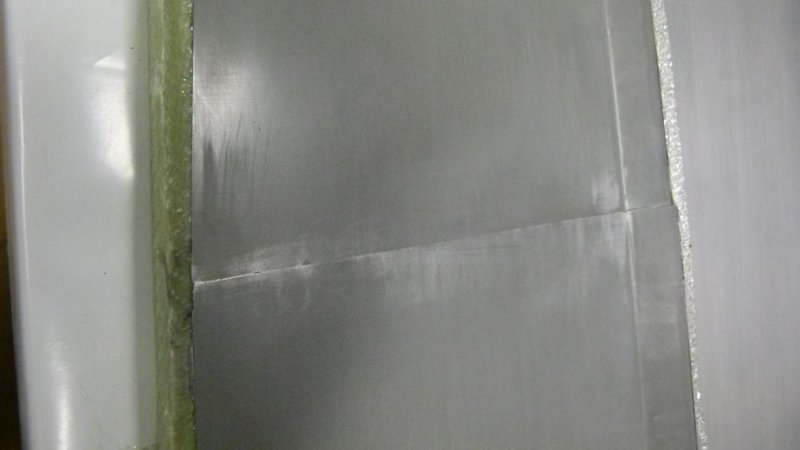 Hier fehlt sogar etwas Material....Harz mit Alupulver als Formenbau Harzlässt sich aber mit selbigen gut und haltbar anspachteln.