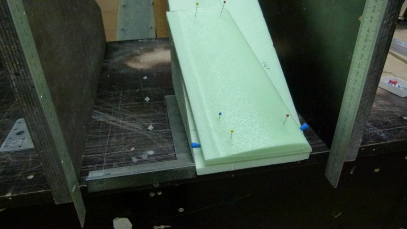 Beim Zuschnitt der  Leitwerkshälten auf Winkel.