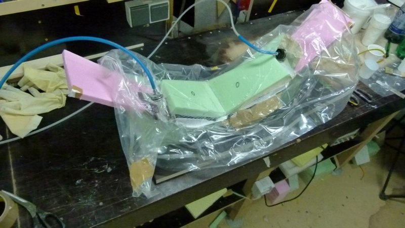 Also das auch noch Klebeband beheben.