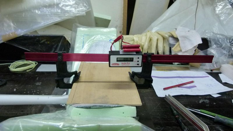 P1020117.JPG (103.9 KiB) 2069 mal betrachtet EWD Einmessen am Leitwerk