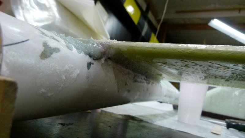 P1020123.JPG (85.87 KiB) 2069 mal betrachtet Mumpe an der Tragfläche